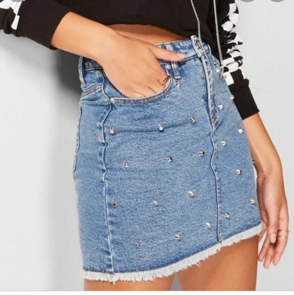 Studded Demin Skirt 💙 - Picture 1 of 7